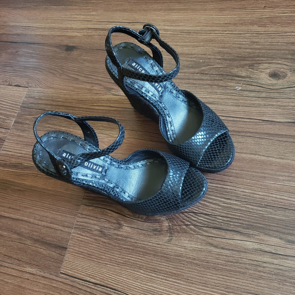 Alice & Olivia Jenna wedges